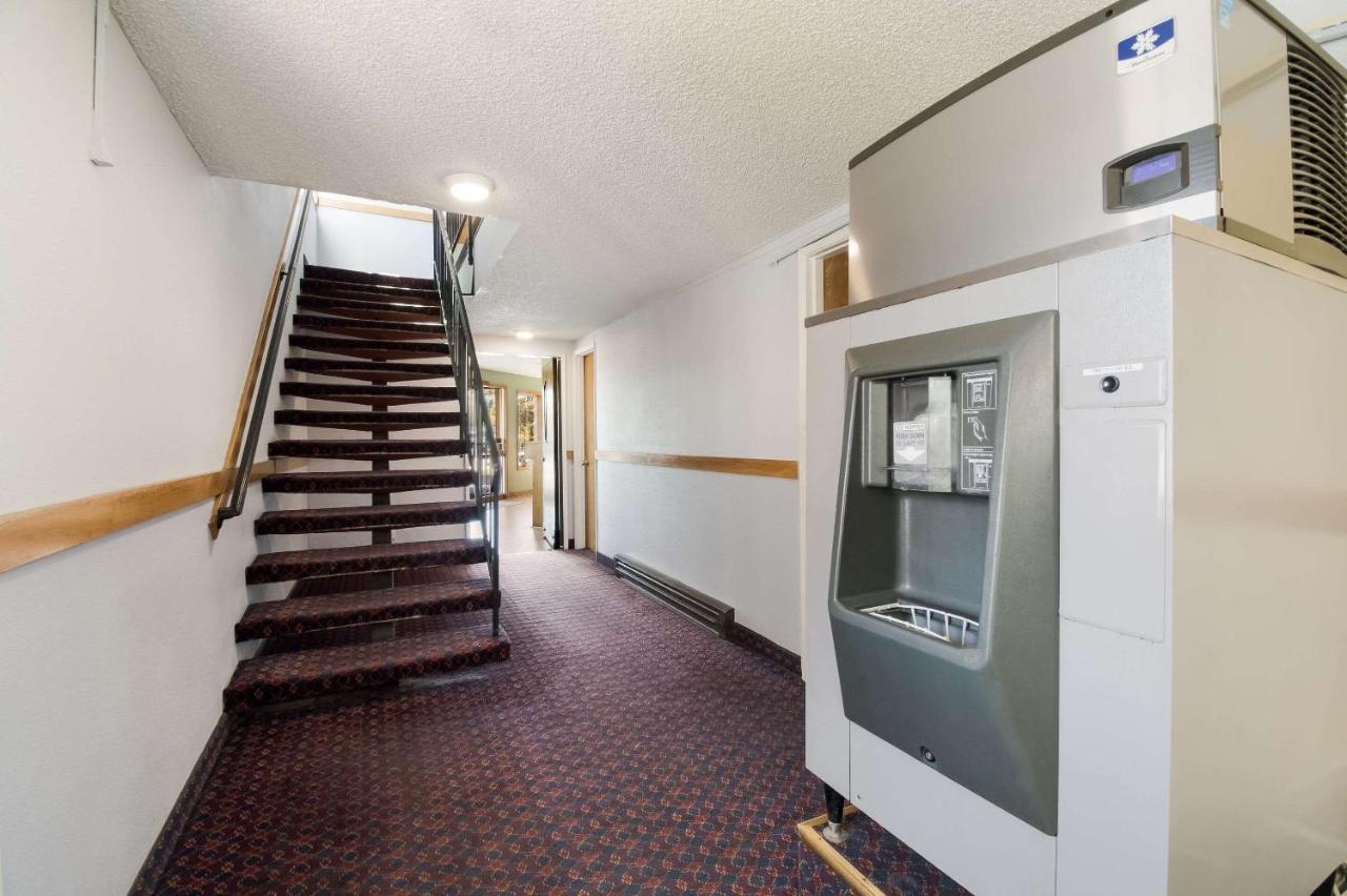 Rodeway Inn & Suites Hwy 217 & 26 W Portland Dış mekan fotoğraf